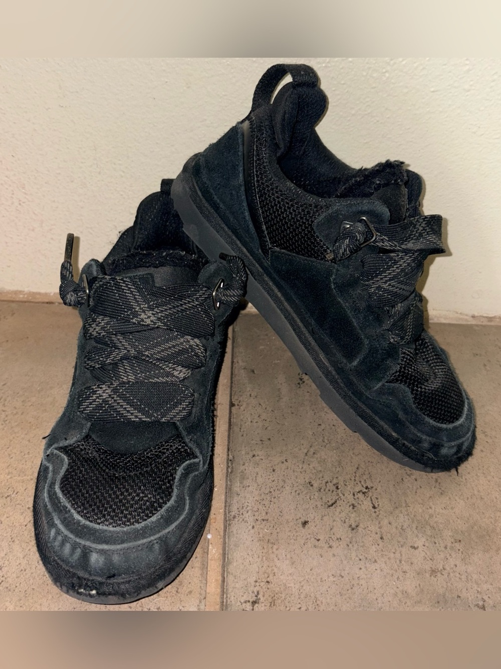 UGG Lowmel 1152410K Puffy Black Kids Big Kid 6K / Women’s 7 Skater Sneakers